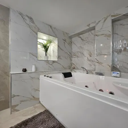 Charmante Maisonette Du Lot Renovee Avec Balneo * Latouille-Lentillac