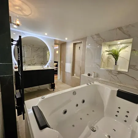 Charmante Maisonette Du Lot Renovee Avec Balneo *